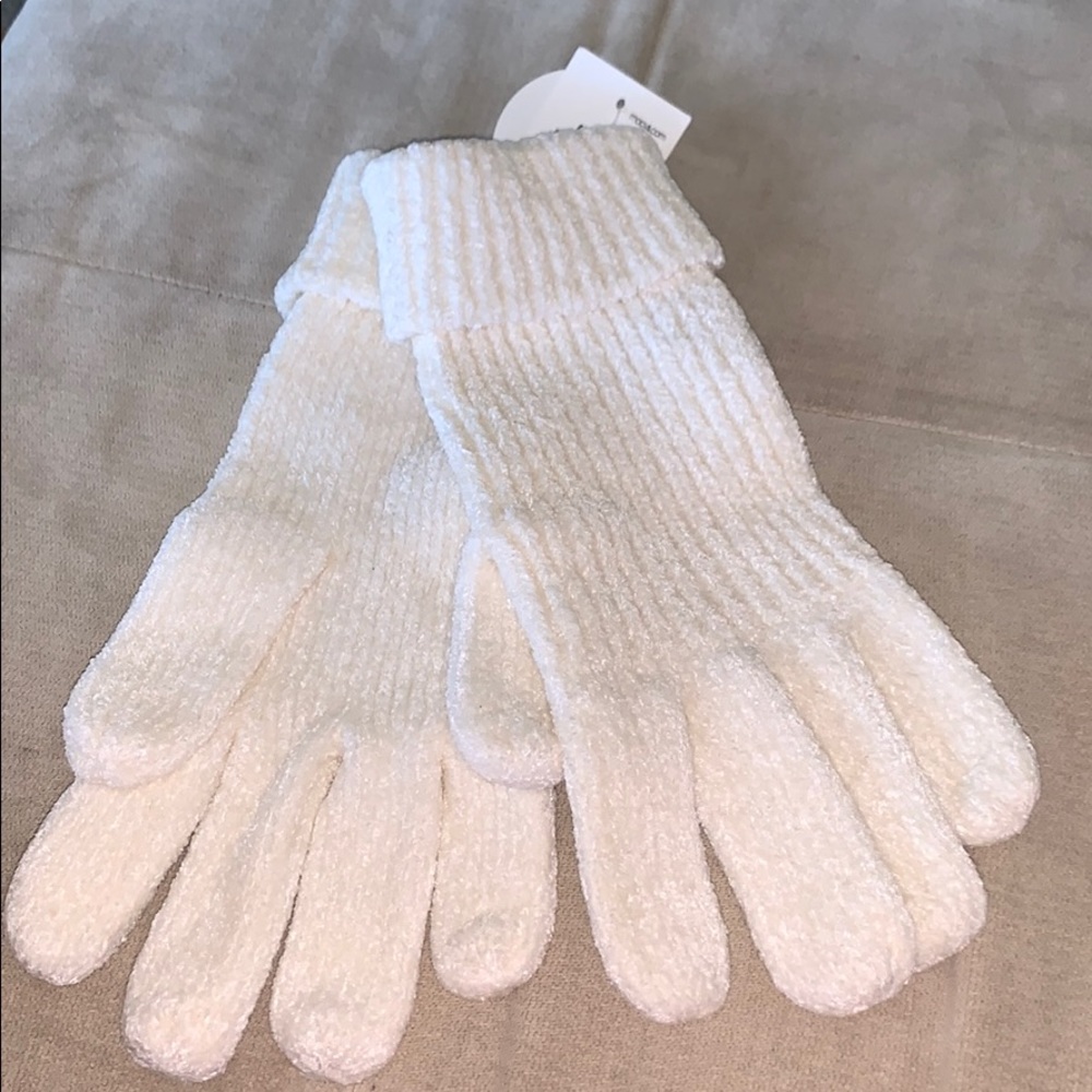 Gloves 🧤